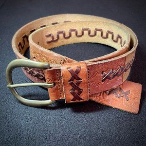 🏵️ FOSSIL ..... embossed leather belt 🏵️